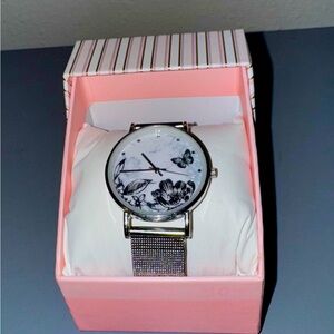 Silver and white flower face quartz watch